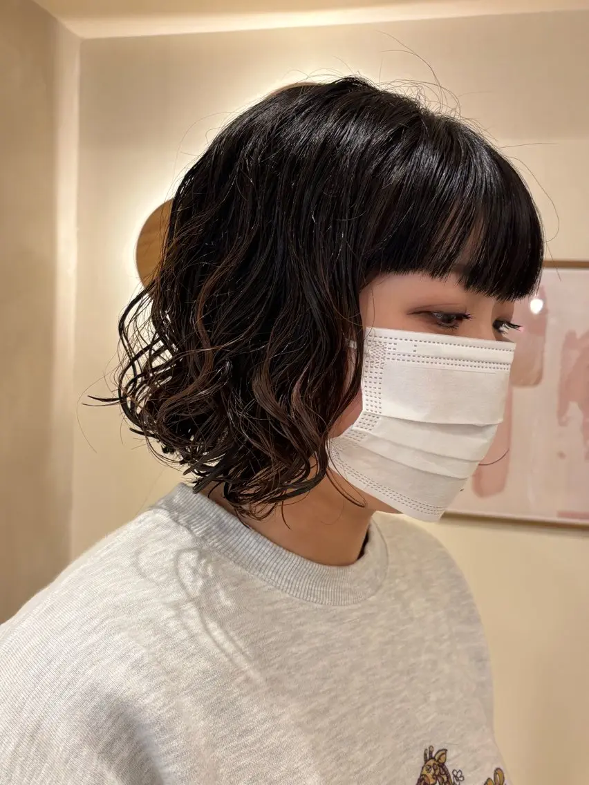 ミディアム パーマ ミディアムパーマ ボブ カット パーマ シンバヒナノ/パーマ レイヤー/髪質改善のヘアスタイル