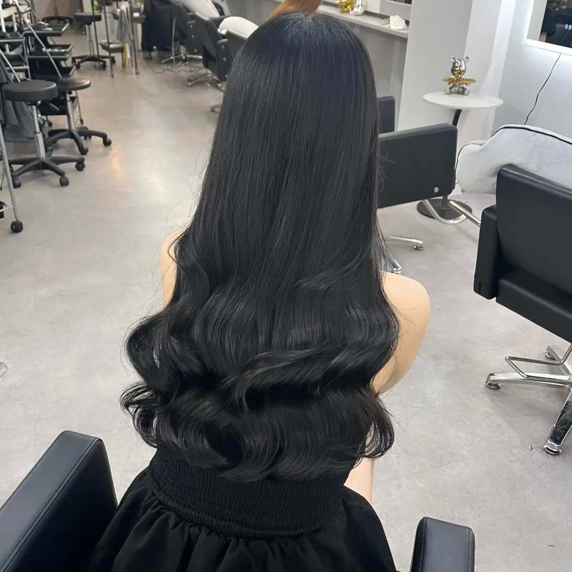 ロング カラー 黒髪 韓国風ヘア 羽.シールエクステ 🍓 篠田梓のヘアスタイル