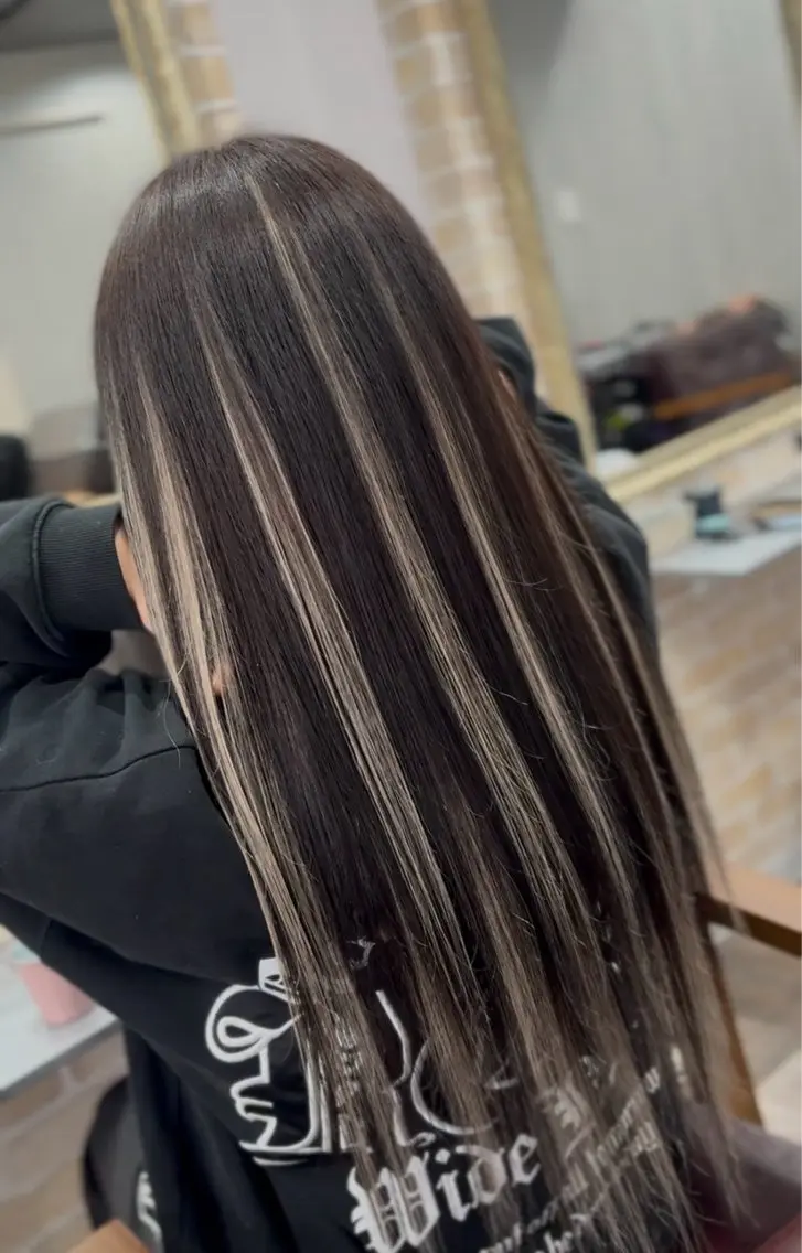 【エクステ】ハイライト or ローライト シールエクステ 1枚300円〜 ※本数はご相談下さい‼️の写真