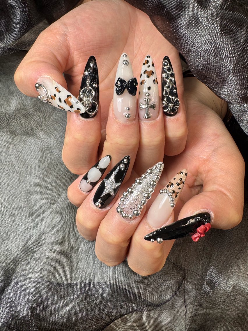 ロング 韓国風ヘア ロング クリスマス ハンドネイル Miyabie' Nail Salonのネイルデザイン