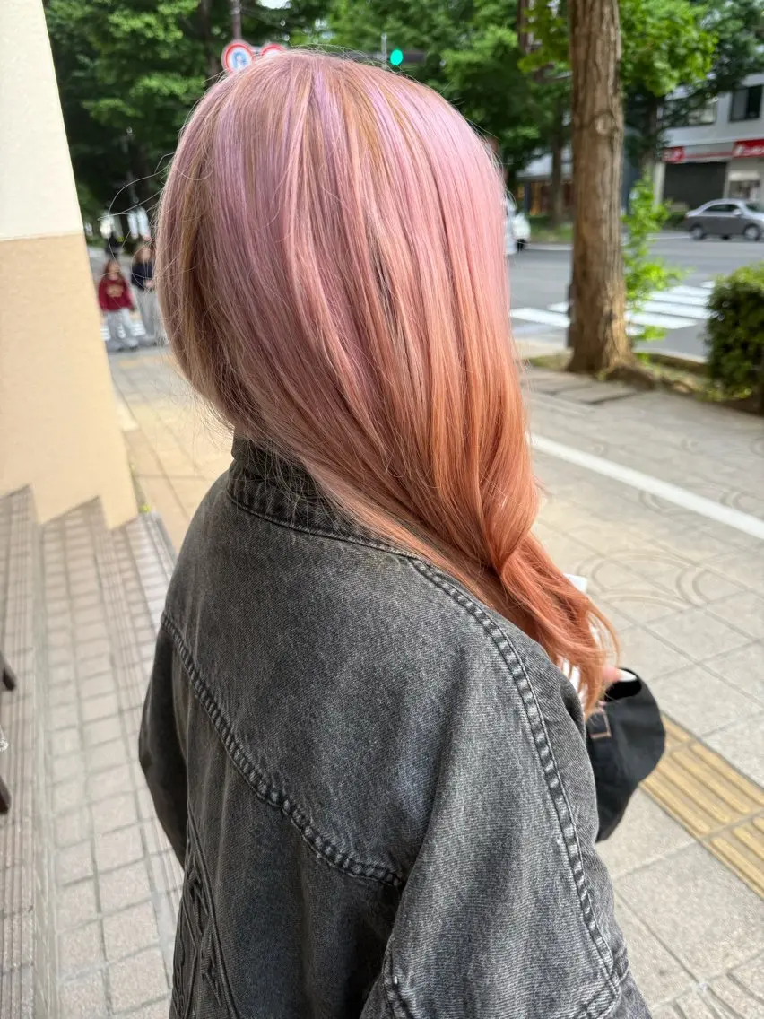 ロング カラー ヘアアレンジ ピンクカラー 🤍たんない みく🖤のヘアスタイル