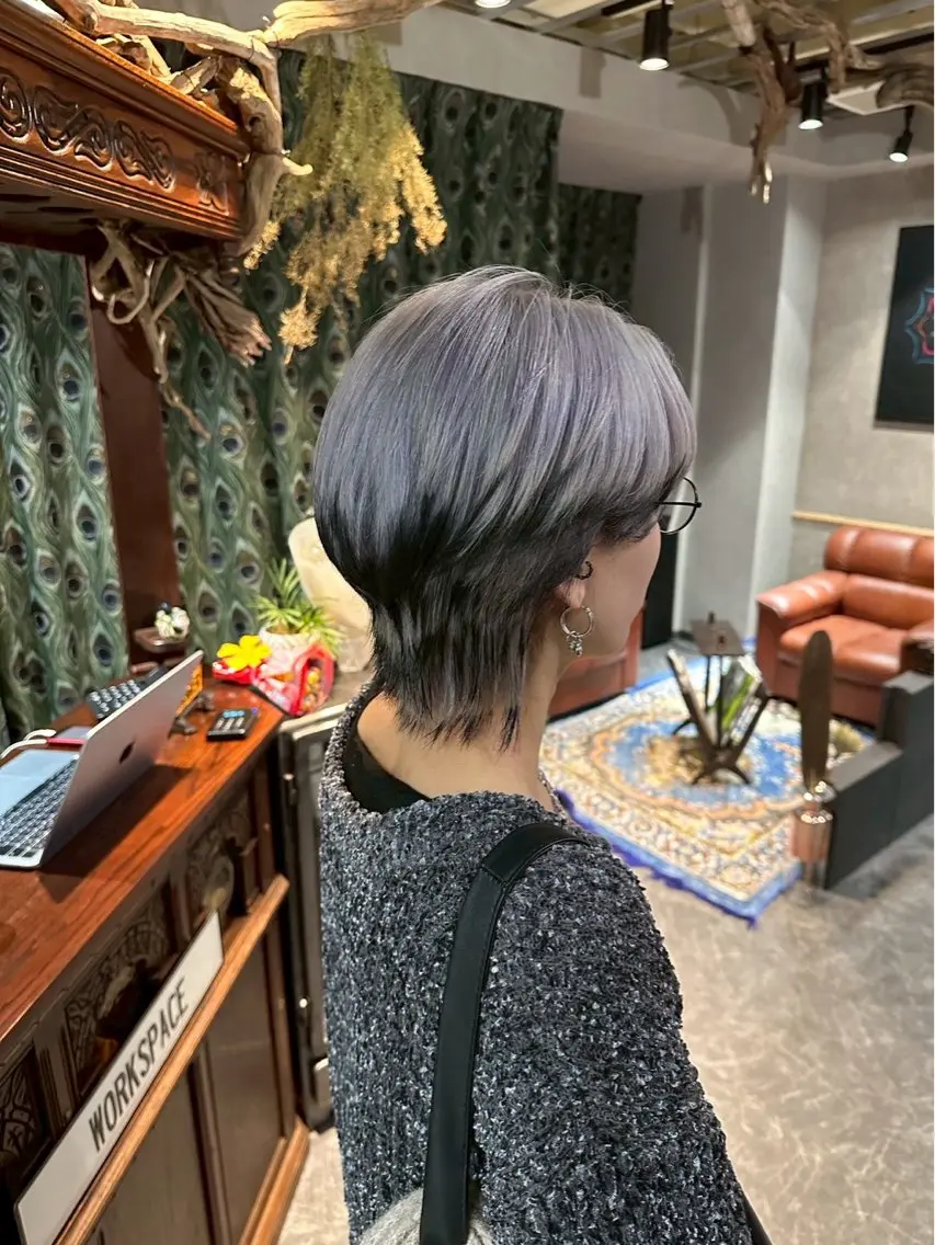 ショート カラー ブリーチ ケアブリーチ ダブルカラー ハイライトカラー ハイトーンカラー カット ヘアカラー トリートメント ravens デザインカラーのヘアスタイル