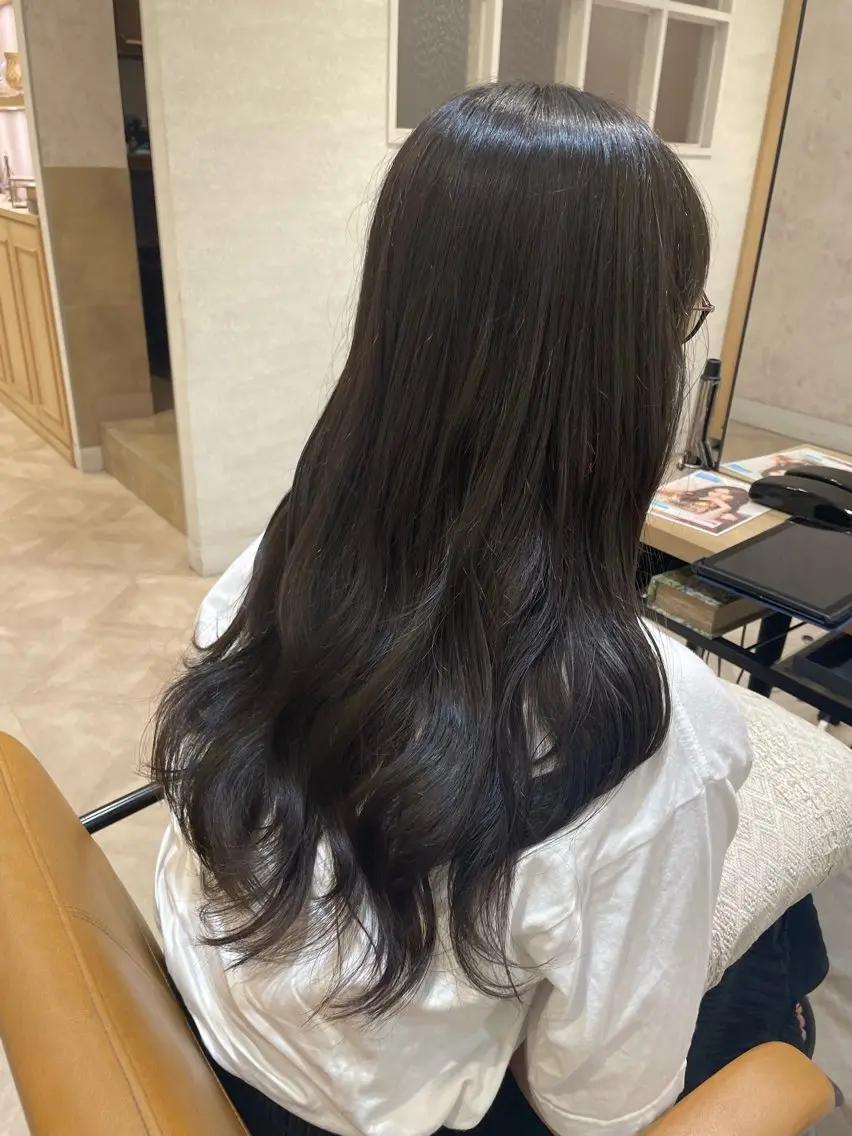 ロング カラー 透明感カラー 🩶🩵🩷AIRIのヘアスタイル