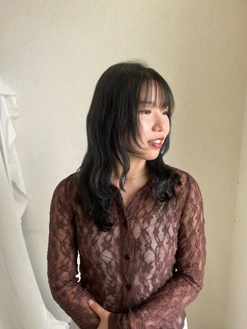 ミディアム カット 喜屋武 美月のヘアスタイル