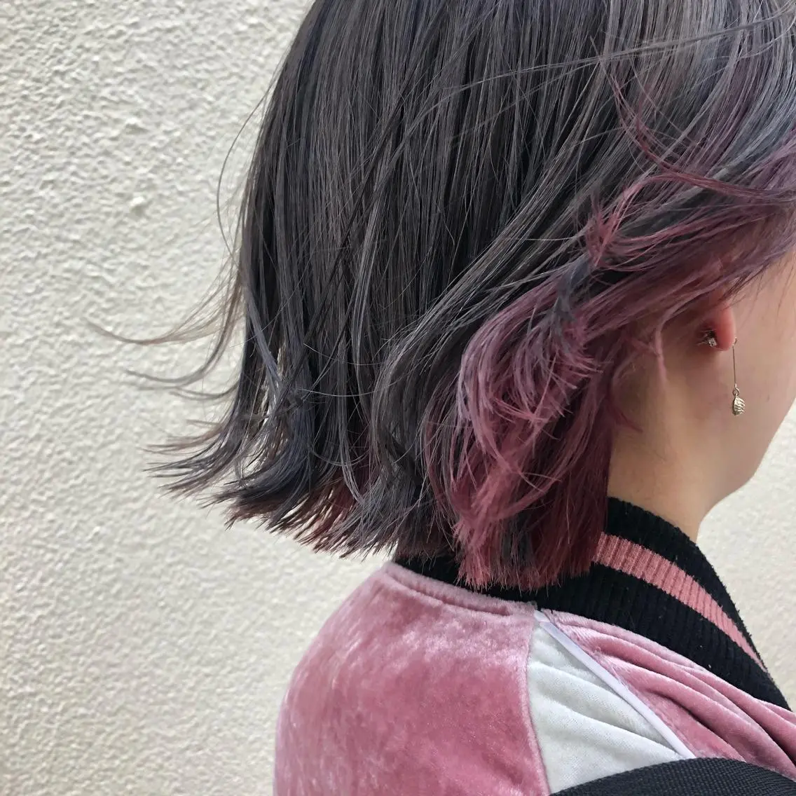 ショート カラー インナーカラー ピンクカラー 古屋 花織のヘアスタイル