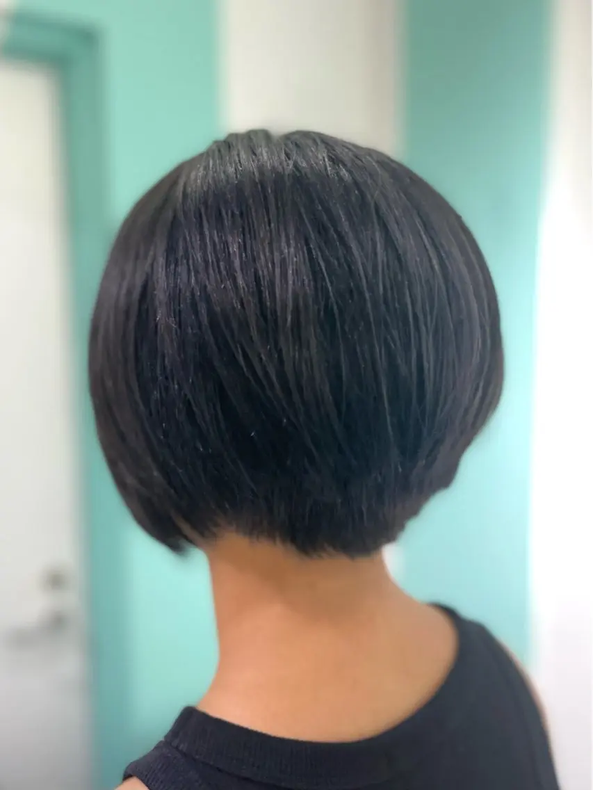 ショート ヘアカラー 原 千景のヘアスタイル