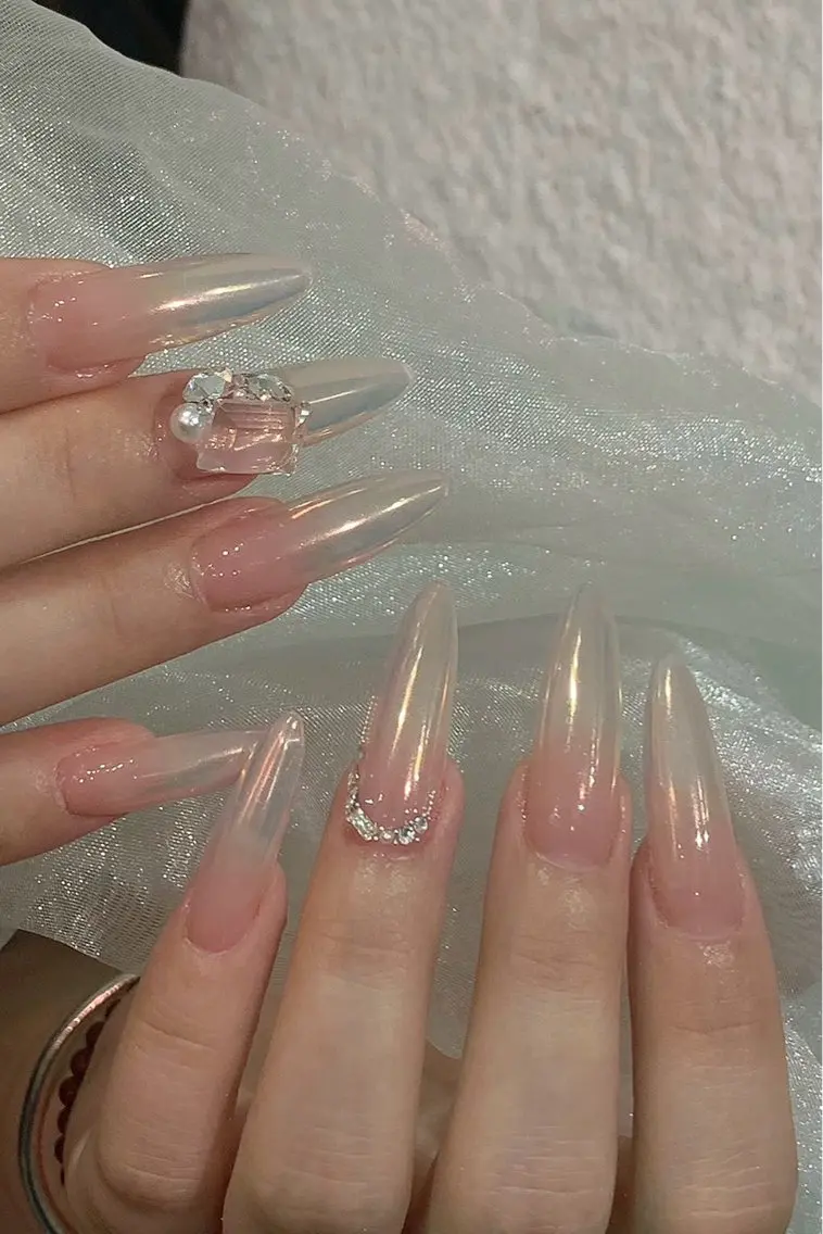 🌸チップ長さだし オーロラorミラー+パーツ2つ🌸の写真