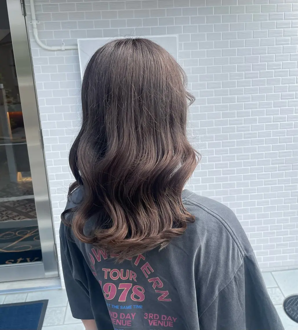 ロング アッシュ アッシュブラウン アクストスタイル川勝 しずかのヘアスタイル