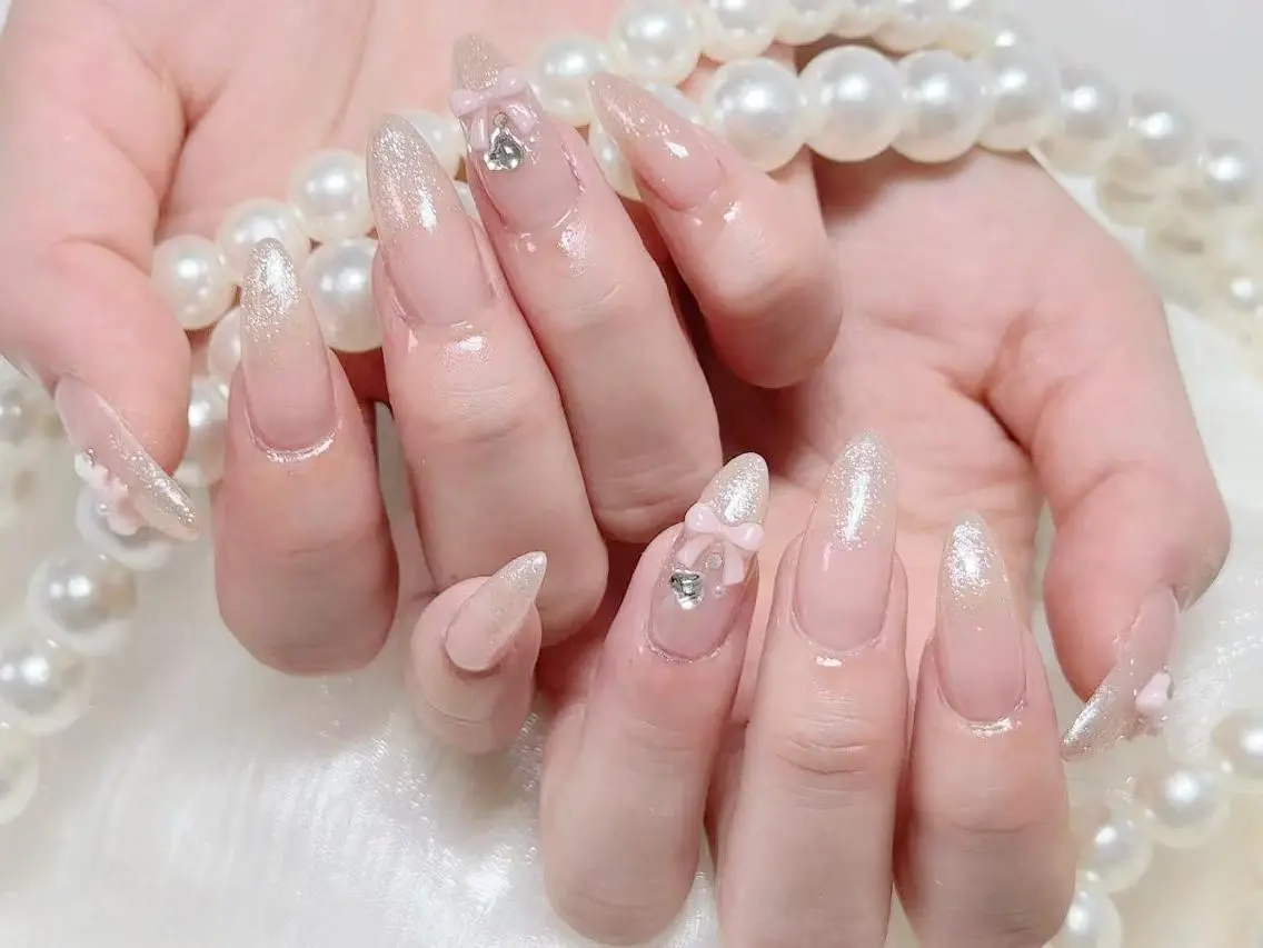 ネイル オーロラネイル 長さ出し フレンチネイル ガーリー キラキラネイル Lucky nailのネイルデザイン