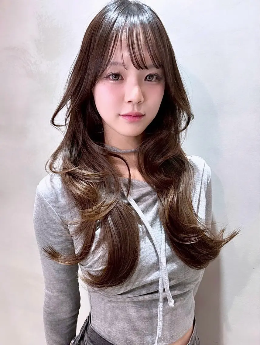 ロング MOKA🫧透明感カ ラー/縮毛矯正のヘアスタイル