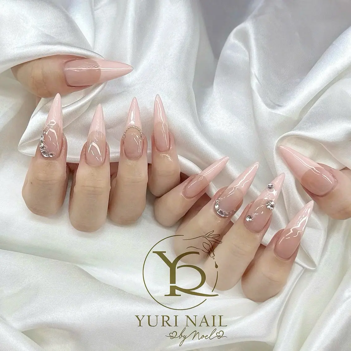 ネイル ハンドネイル フットネイル ハンドケア YURI Nail NARITAのネイルデザイン