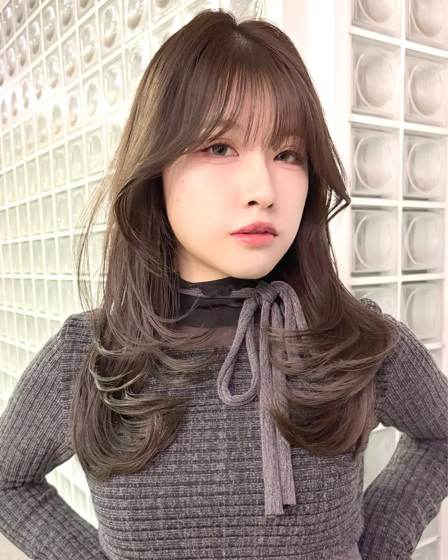 セミロング アッシュ レイヤーカット カット ヘアカラー トリートメント 表参道レイヤーカット 髪質改善山岸季生のヘアスタイル