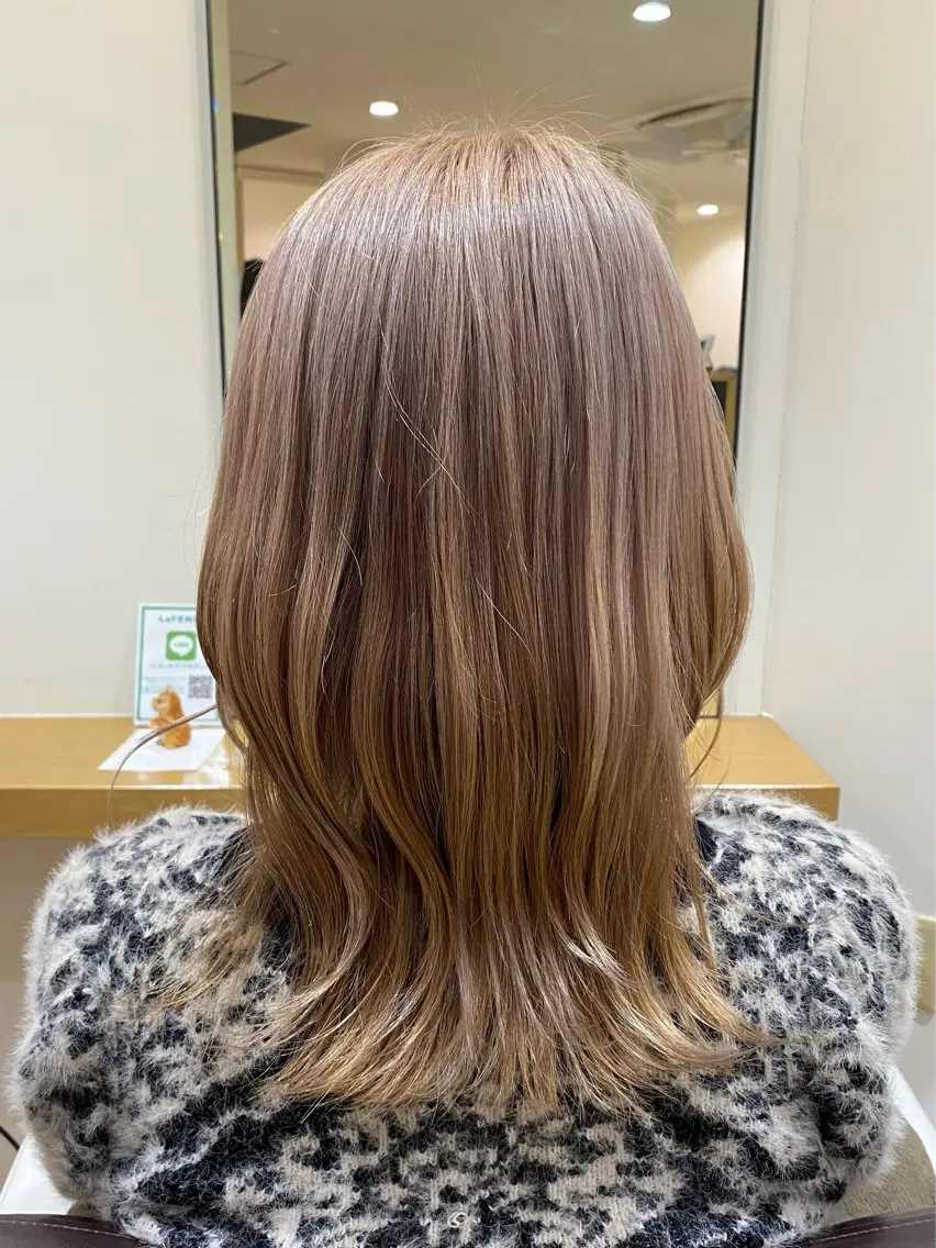 ミディアム カラー ブリーチ 斎藤 愛菜のヘアスタイル