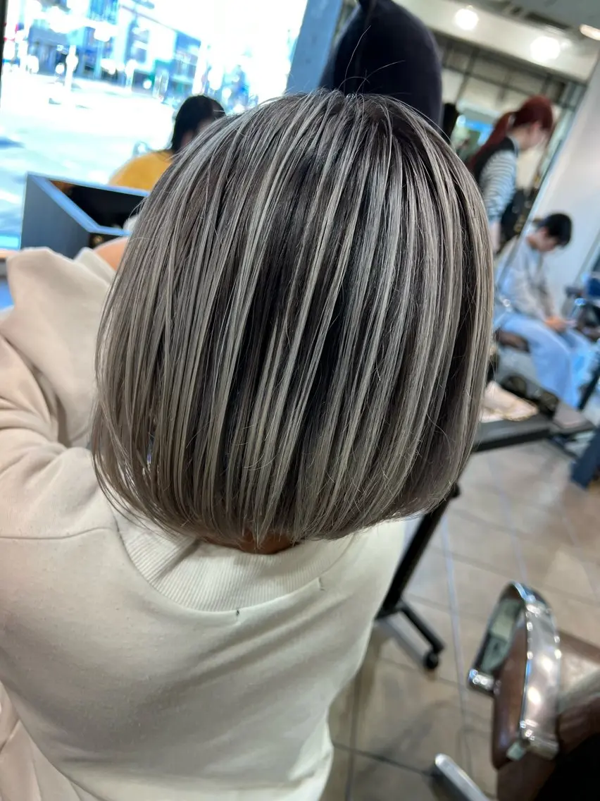 ショート カラー バレイヤージュ レイヤーカット ヘアカラー メテオ ／ヘアカラー 西川菜実のヘアスタイル