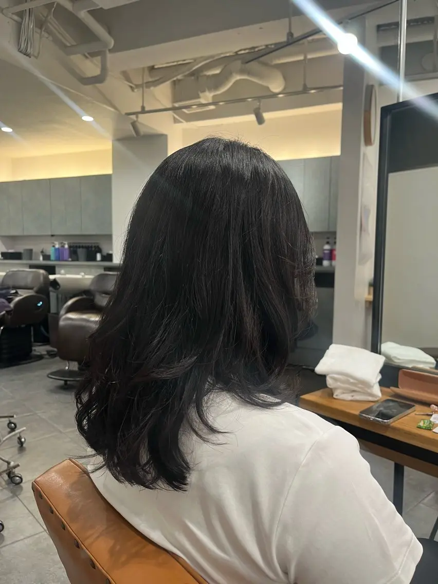 ミディアム ミディアムレイヤー 顔周りカット かきあげバング レイヤーカット カット SHIAN 橋本店 吉田 詩穂のヘアスタイル