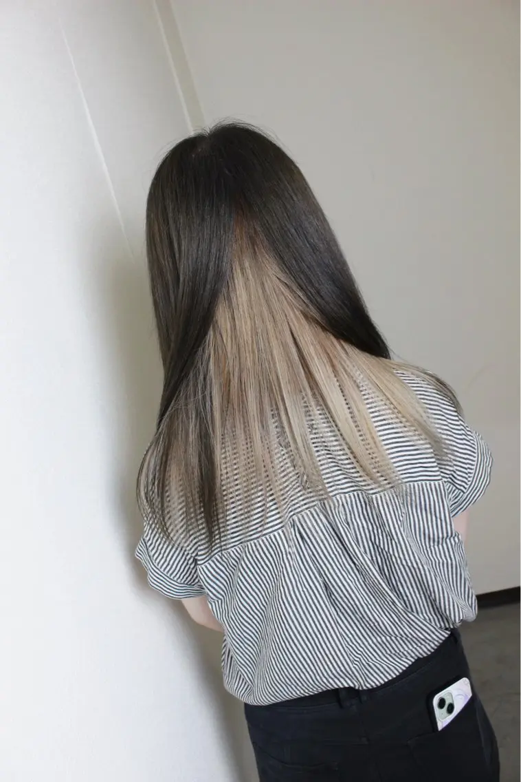 セミロング カラー ベージュカラー ブリーチ インナーカラー ヘアカラー 土居 正季のヘアスタイル