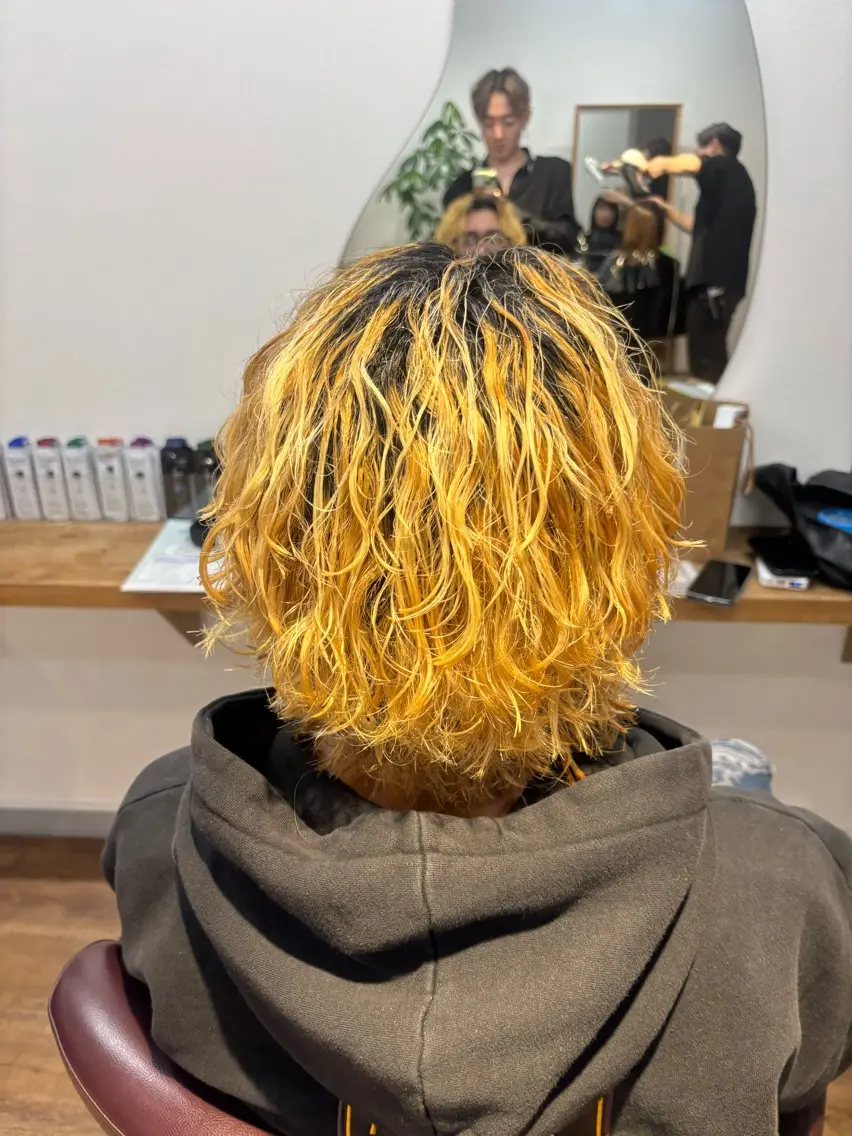 パーマ メンズ メンズブリーチ メンズパーマ 波巻きパーマ 神 真騎斗のヘアスタイル