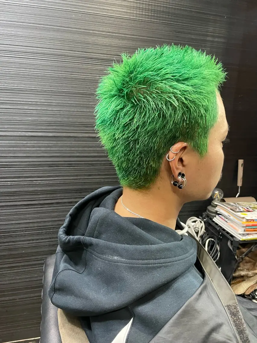 ショート カラー ブリーチ カット ヘアカラー トリートメント 山本 雅由のヘアスタイル