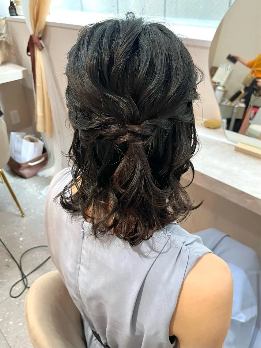 ミディアム ヘアアレンジ ハーフアップ ヘアセット Mila Akariのヘアスタイル