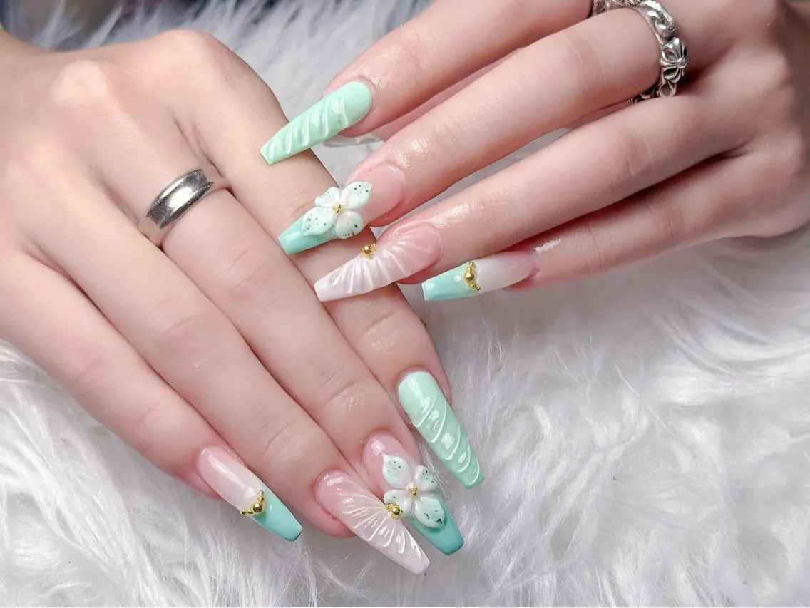 ネイル ガーリー キラキラネイル 韓国ネイル ロングネイル シンプルネイル ハンドネイル Genie Mika Nailsのネイルデザイン