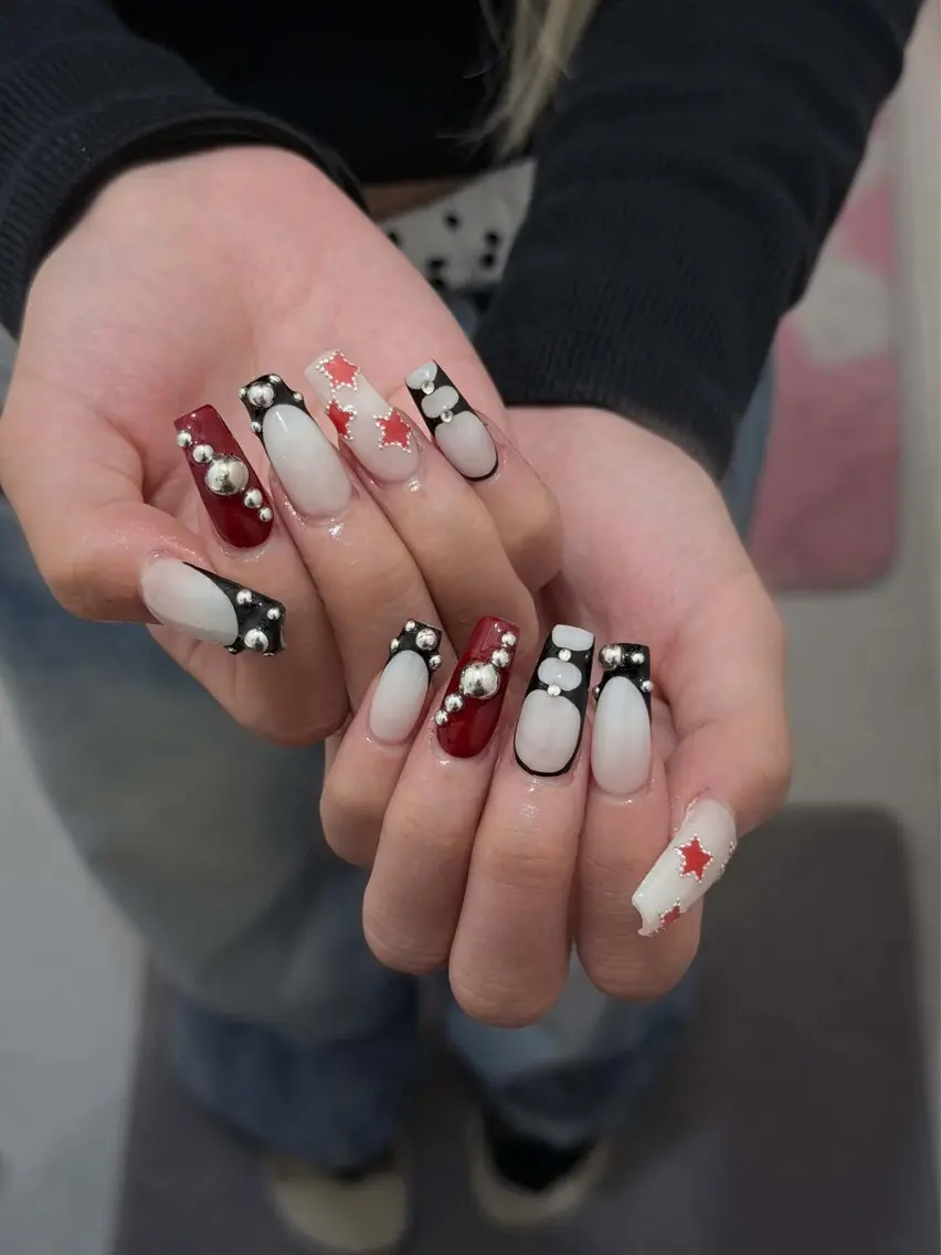ネイル チークネイル ドット フレンチネイル グラデーション ハート ハンドネイル Julli NailStudioのネイルデザイン