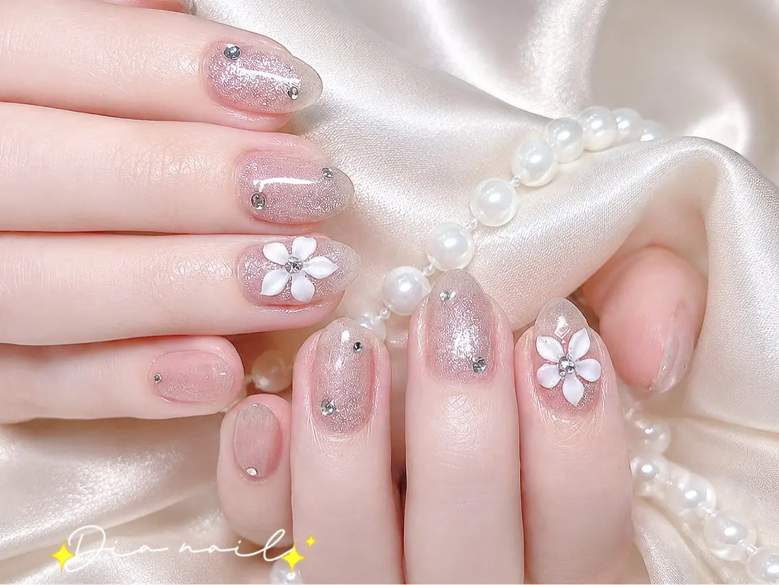 ハンドネイル Dia nail サロンのネイルデザイン