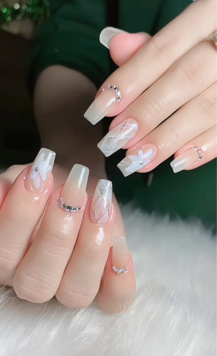 ミディアム ハンドネイル Chann Channのネイルデザイン