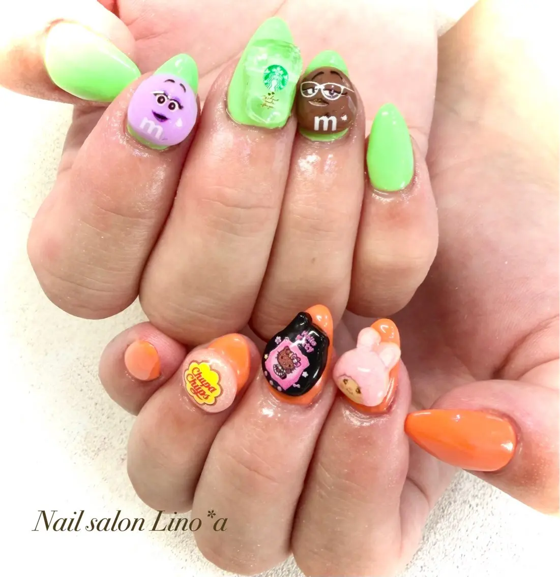 ネイル 長さ出し グリーン 持ち込み ワンカラーネイル オレンジ ハンドネイル Nail salon Lino*aのネイルデザイン