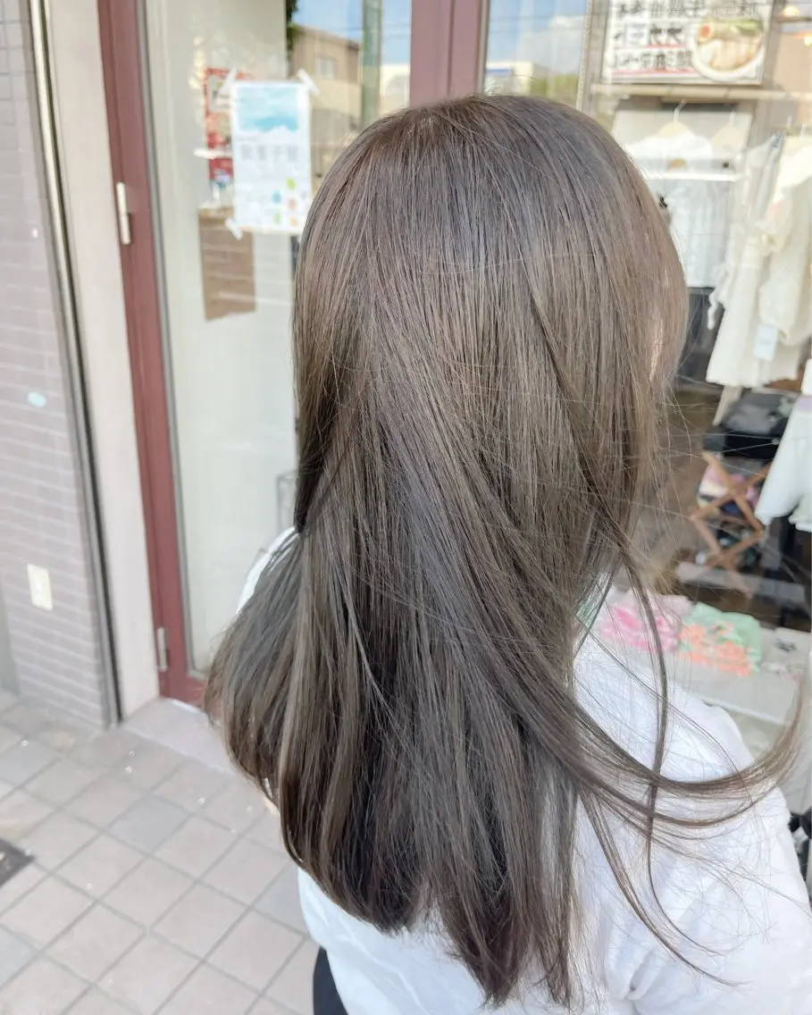 セミロング カラー ブリーチ 透明感カラー グレージュ ブリーチなしカラー オリーブグレージュ RuLaN AMIのヘアスタイル