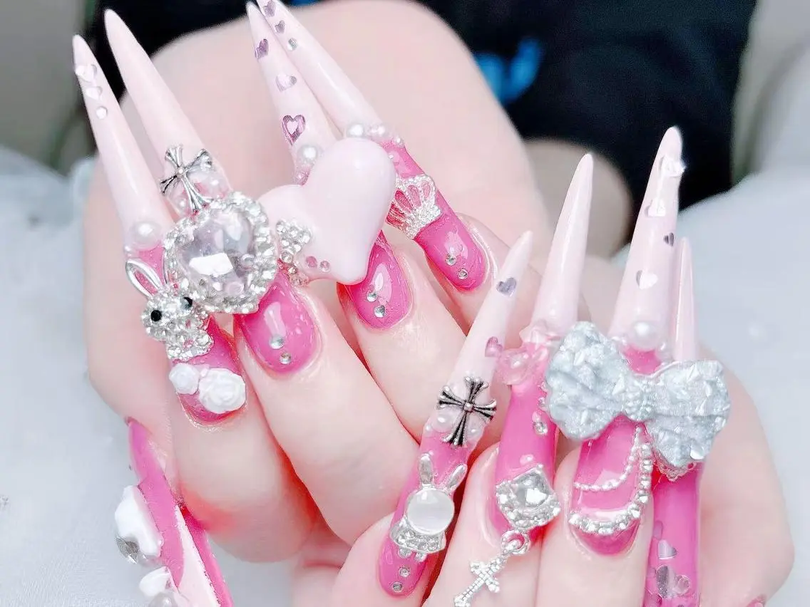ネイル 長さ出し キラキラネイル 韓国ネイル ロングネイル マグネットネイル ハンドネイル ハンドケア KTNail 🎀 長さ出し専門店のネイルデザイン