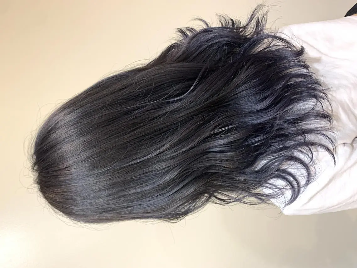 セミロング カラー 黒髪 ブリーチ ブルーカラー ブルーブラック ブリーチなしカラー ヘアカラー トリートメント ハイトーン得意😍 Lumiereのヘアスタイル