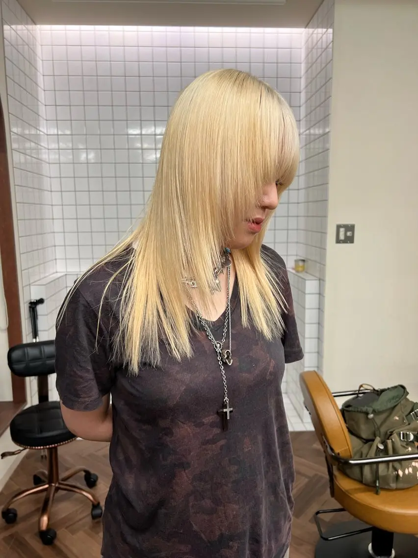 ミディアム カラー アッシュ アッシュブラウン ブリーチ ブラウンカラー ケアブリーチ カット ヘアカラー トリートメント レイヤー専門家 ダブルカラー修のヘアスタイル