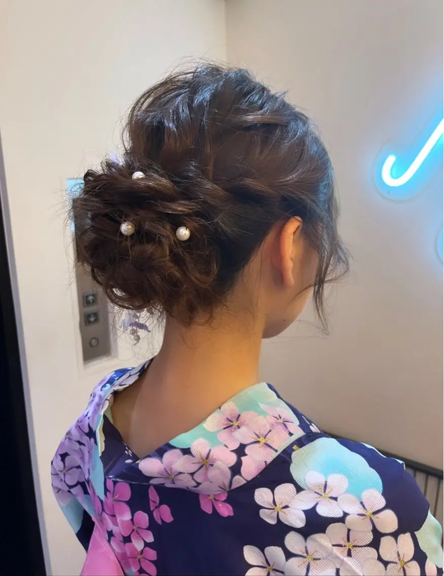 ミディアム ヘアアレンジ ヘアセット ハイトーンカラー 🦋yuri🦋のヘアスタイル