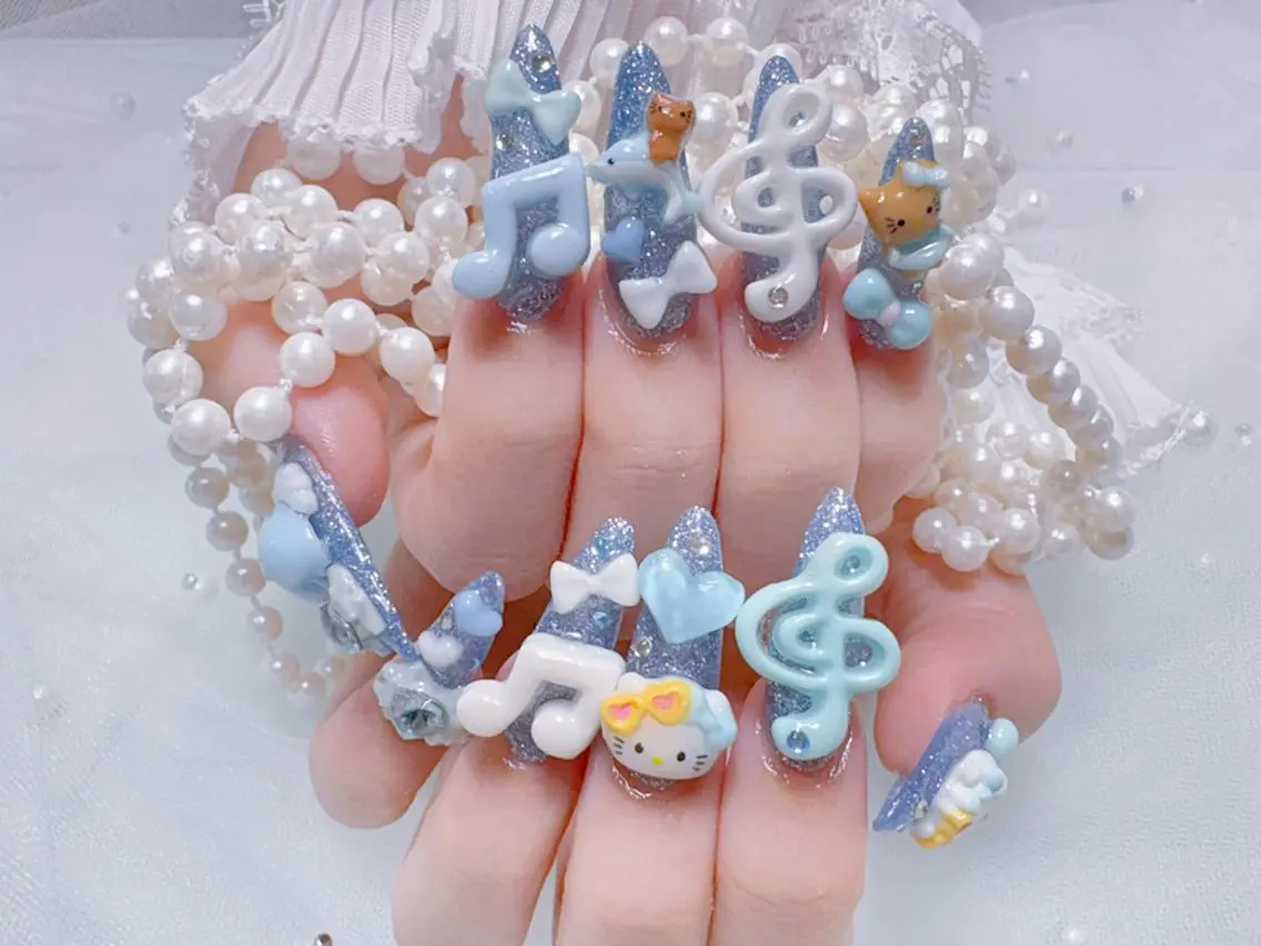 ネイル アートネイル オーロラネイル 長さ出し ガーリー キラキラネイル ハンドネイル 🎊茉 莉🎊のネイルデザイン