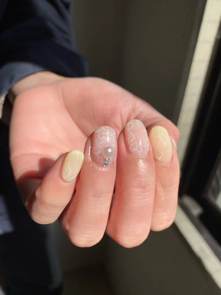 ネイル 成人式 フラッシュネイル フレンチネイル ガーリー キラキラネイル ハンドネイル 草加ニュアンスネイル 🌚hersのネイルデザイン