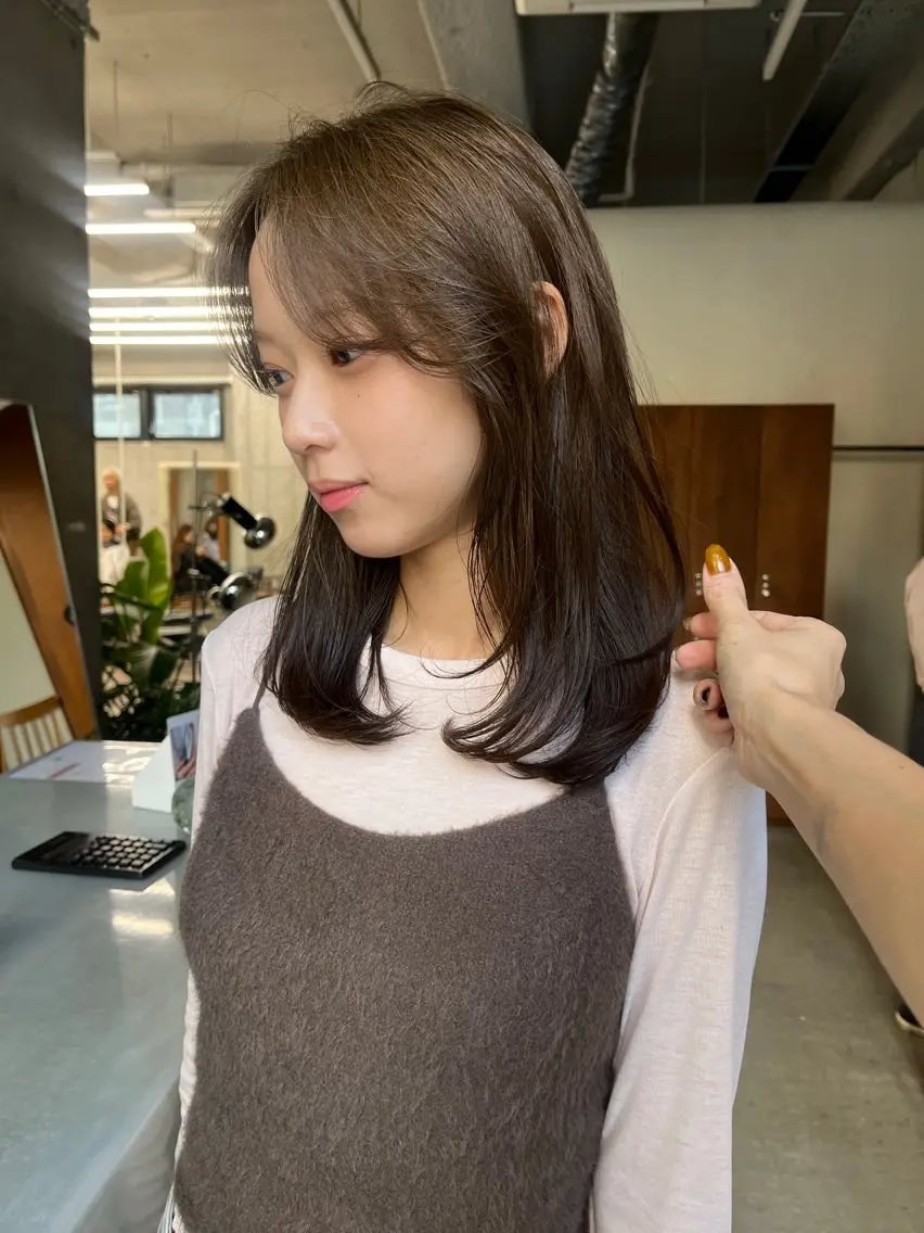 ミディアム 似合わせカット カット ヘアカラー トリートメント ミルクティーベージュ るい名駅のヘアスタイル