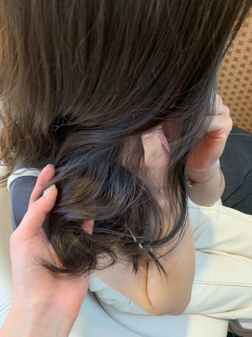 セミロング カラー アッシュ アッシュグレー 透明感カラー グレージュ カット ヘアカラー トリートメント なんば/個室サロン タナカヒナ🌼のヘアスタイル