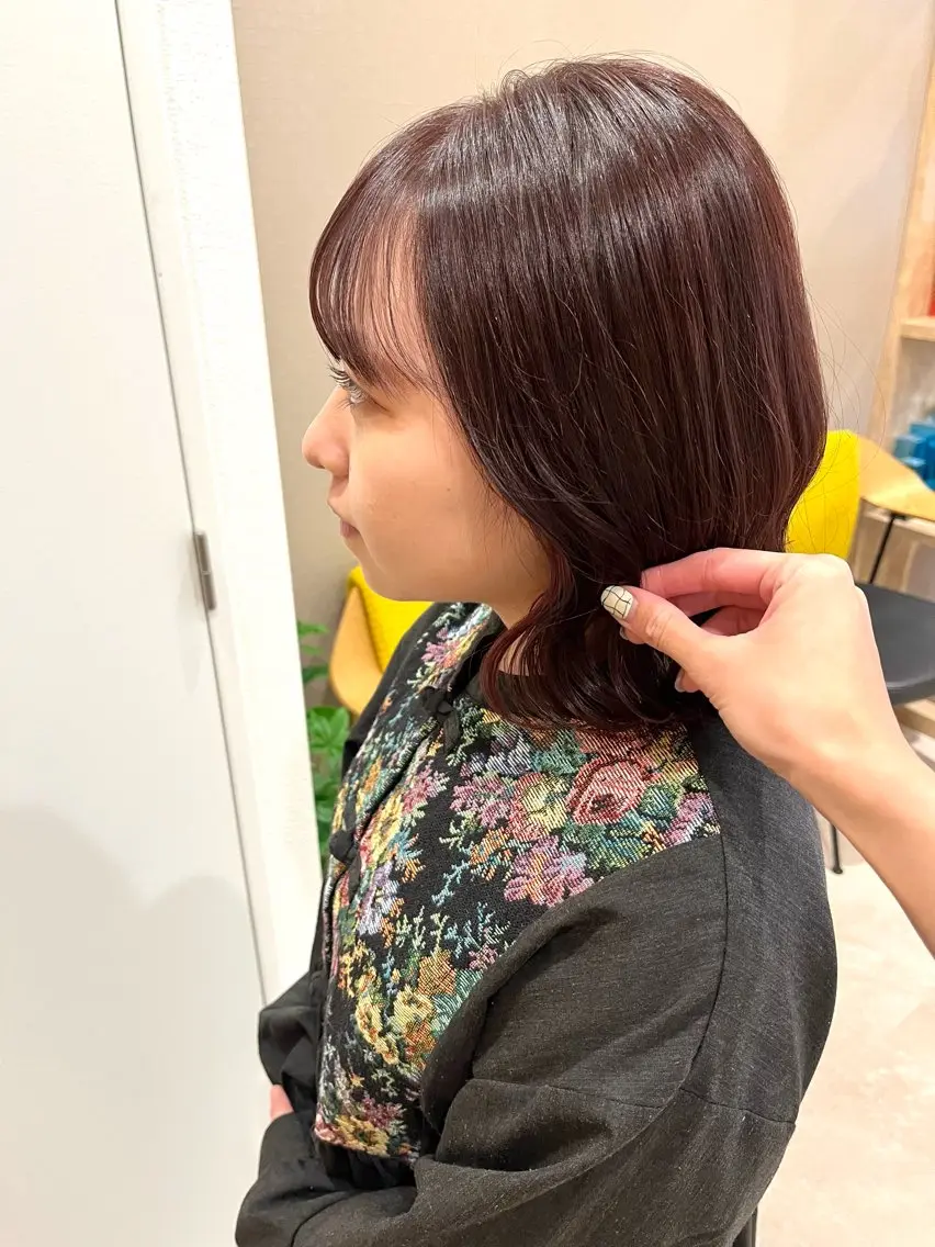 ミディアム パープルカラー カット ヘアカラー 暖色ボブ 🍊rikakoのヘアスタイル