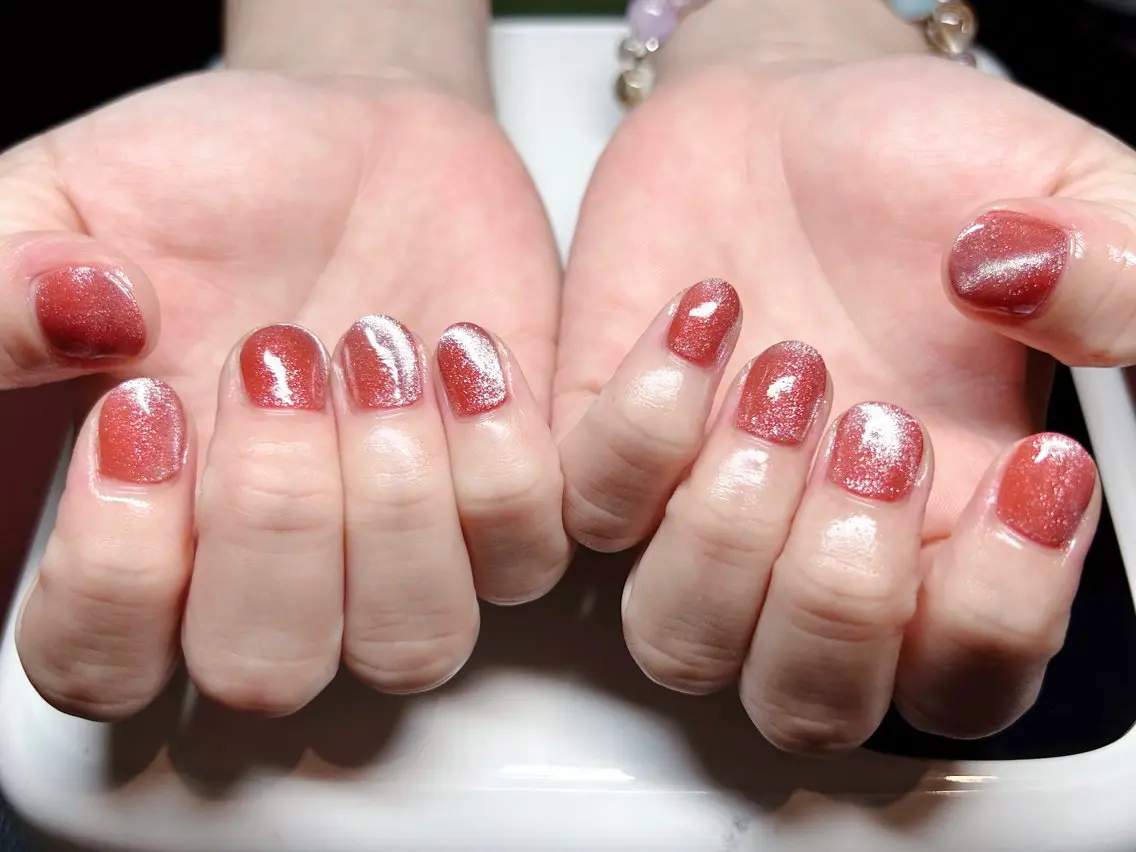 ネイル マグネットネイル 赤色 ハンドネイル AMUCI NAIL Shihomiのネイルデザイン