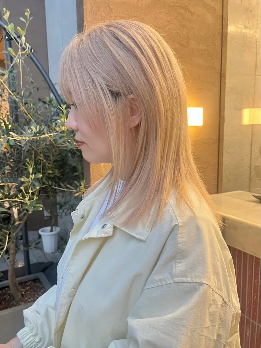 セミロング ミルクティーベージュ るい名駅のヘアスタイル