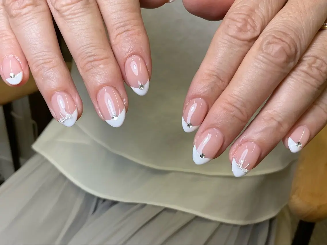 ネイル オーロラネイル 長さ出し フレンチネイル ジェルネイル ガラスフレンチ ハンドネイル Rela・S NAILのネイルデザイン
