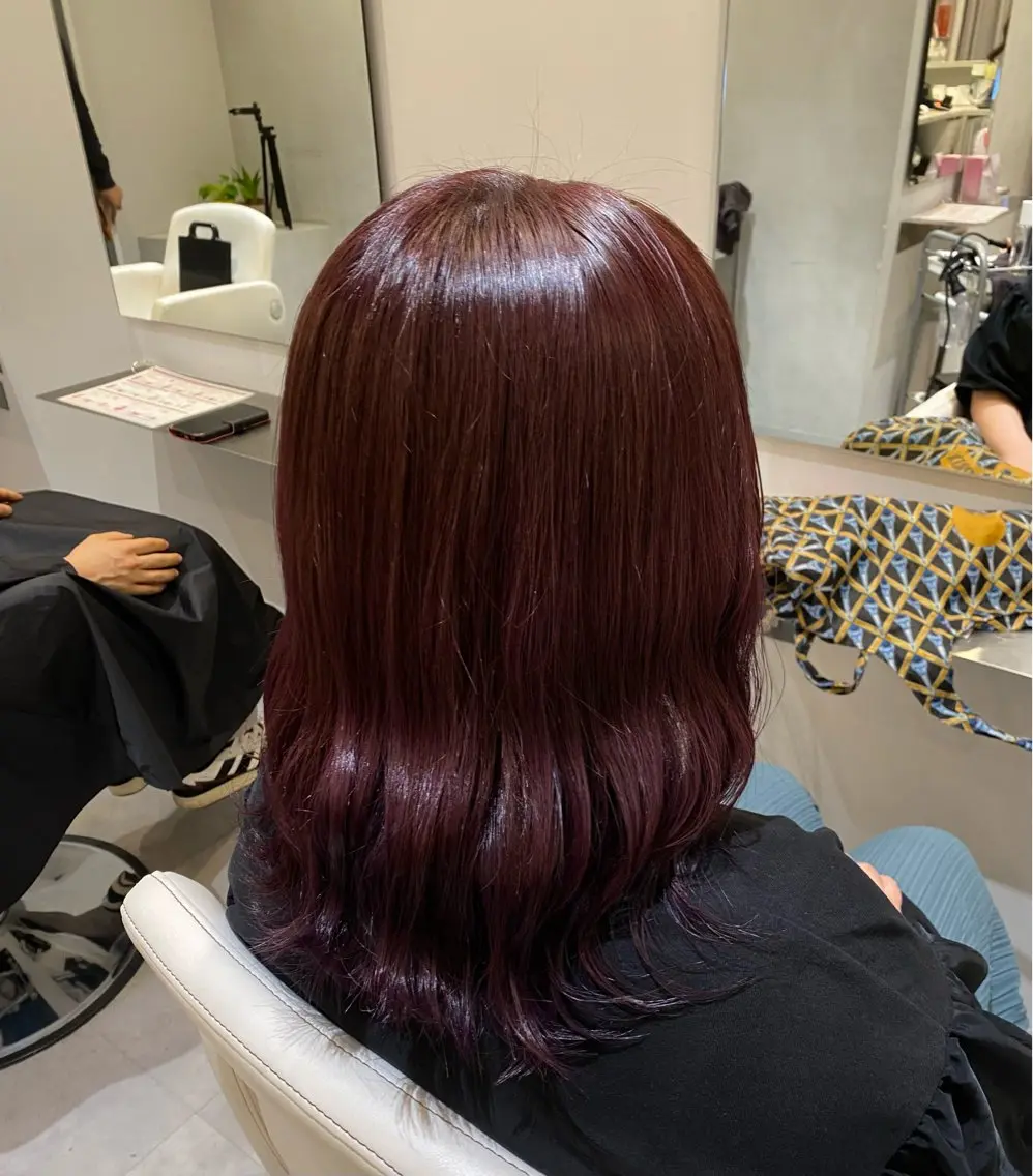 セミロング カラー グラデーションカラー バイオレットカラー 出井 ひよりのヘアスタイル