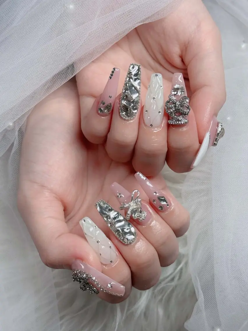 ネイル アートネイル ボルドー フレンチネイル ジェルネイル 氷ネイル・うるうるネイル Julie NailSalonのネイルデザイン