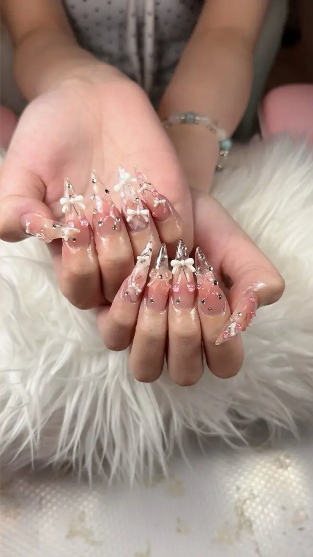 ネイル チークネイル フレンチネイル グラデーション キラキラネイル 韓国ネイル ハンドネイル HIKARIHANA NAILのネイルデザイン