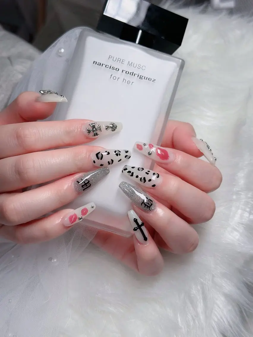 ネイル オーロラネイル フレンチネイル ジェルネイル ハロウィン キラキラネイル H.baby Nail Salonのネイルデザイン