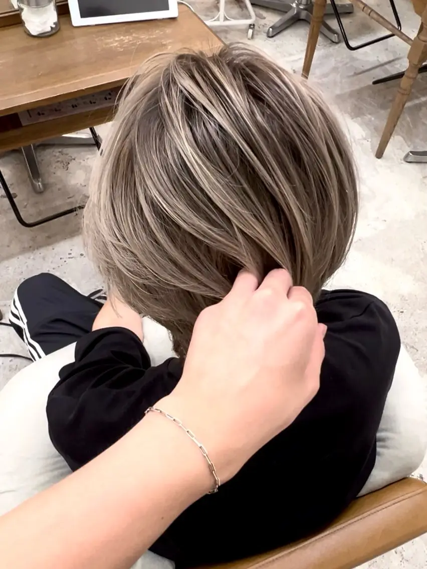 ミディアム カラー メンズ ヘアカラー バレイヤージュ/ シャドウルーツ/安室のヘアスタイル