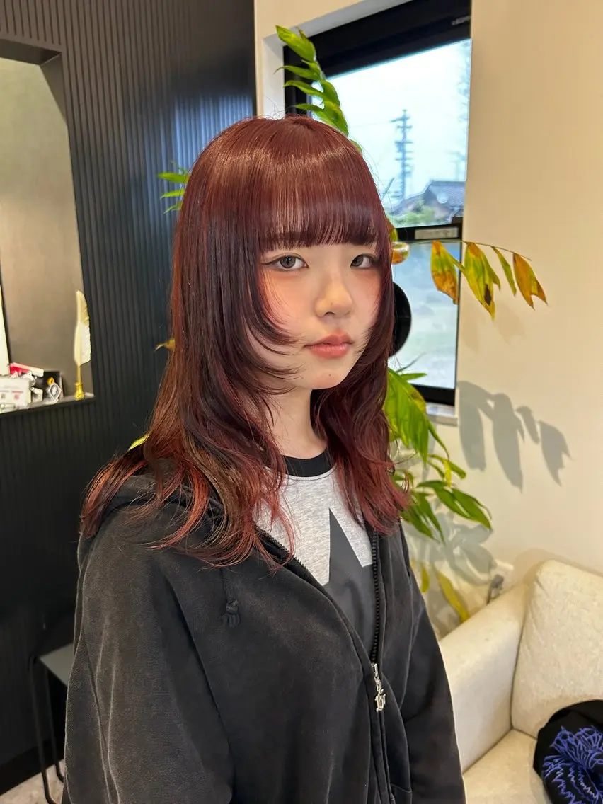 セミロング カラー ブリーチ インナーカラー カット ヘアカラー トリートメント SHIINA シイナのヘアスタイル