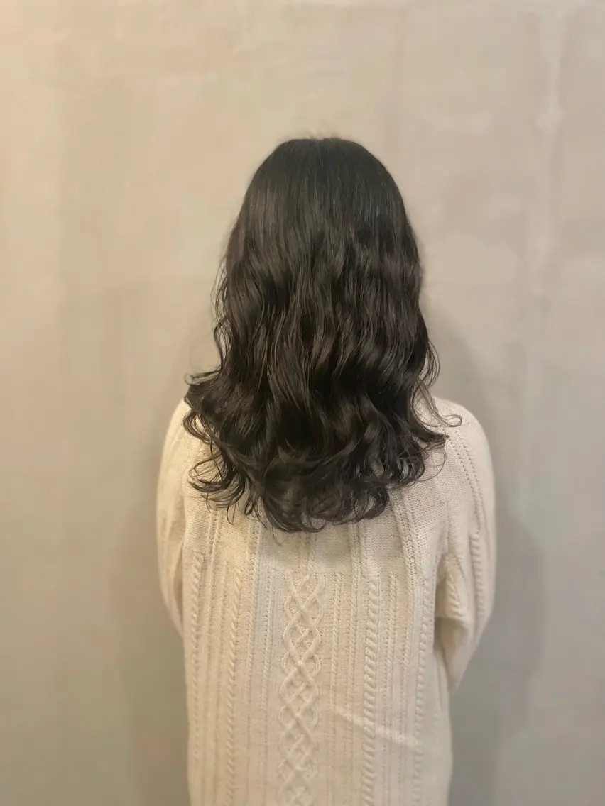 セミロング パーマ 山本  弦生のヘアスタイル