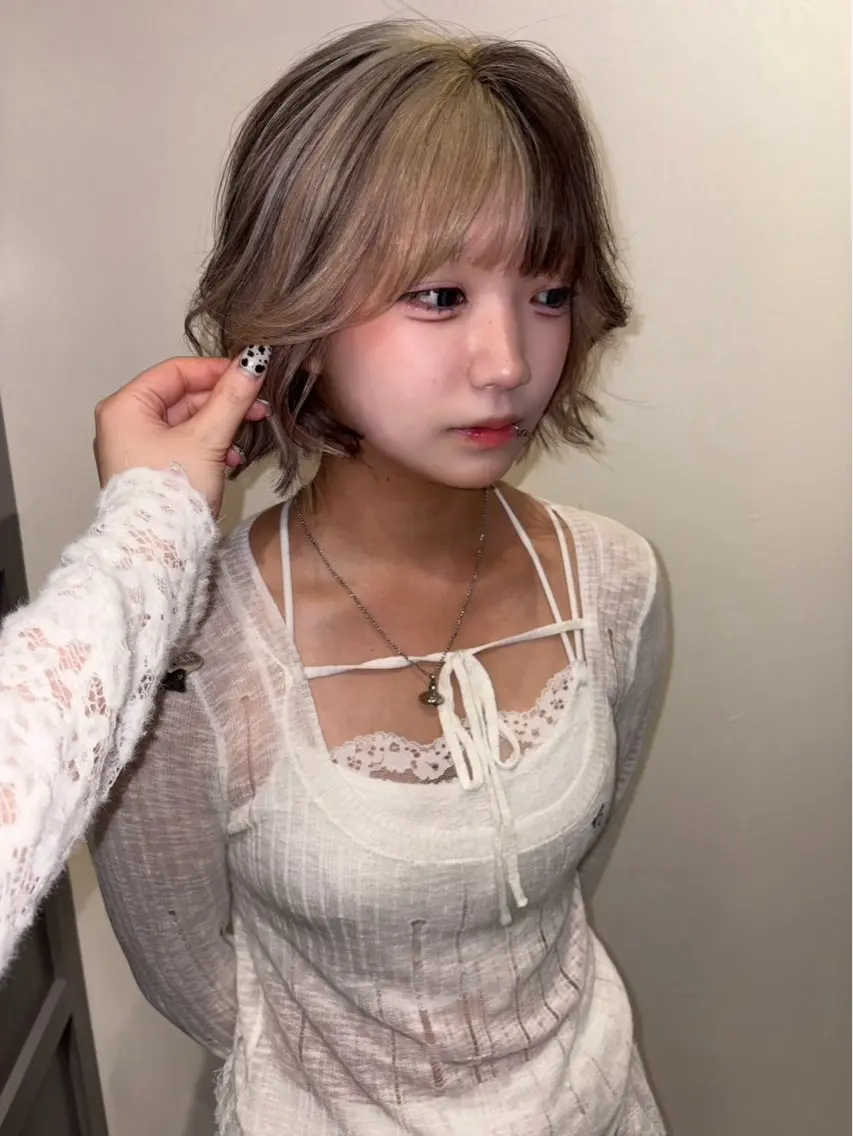 ミディアム カラー ヘアカラー ヨシノ マナウのヘアスタイル