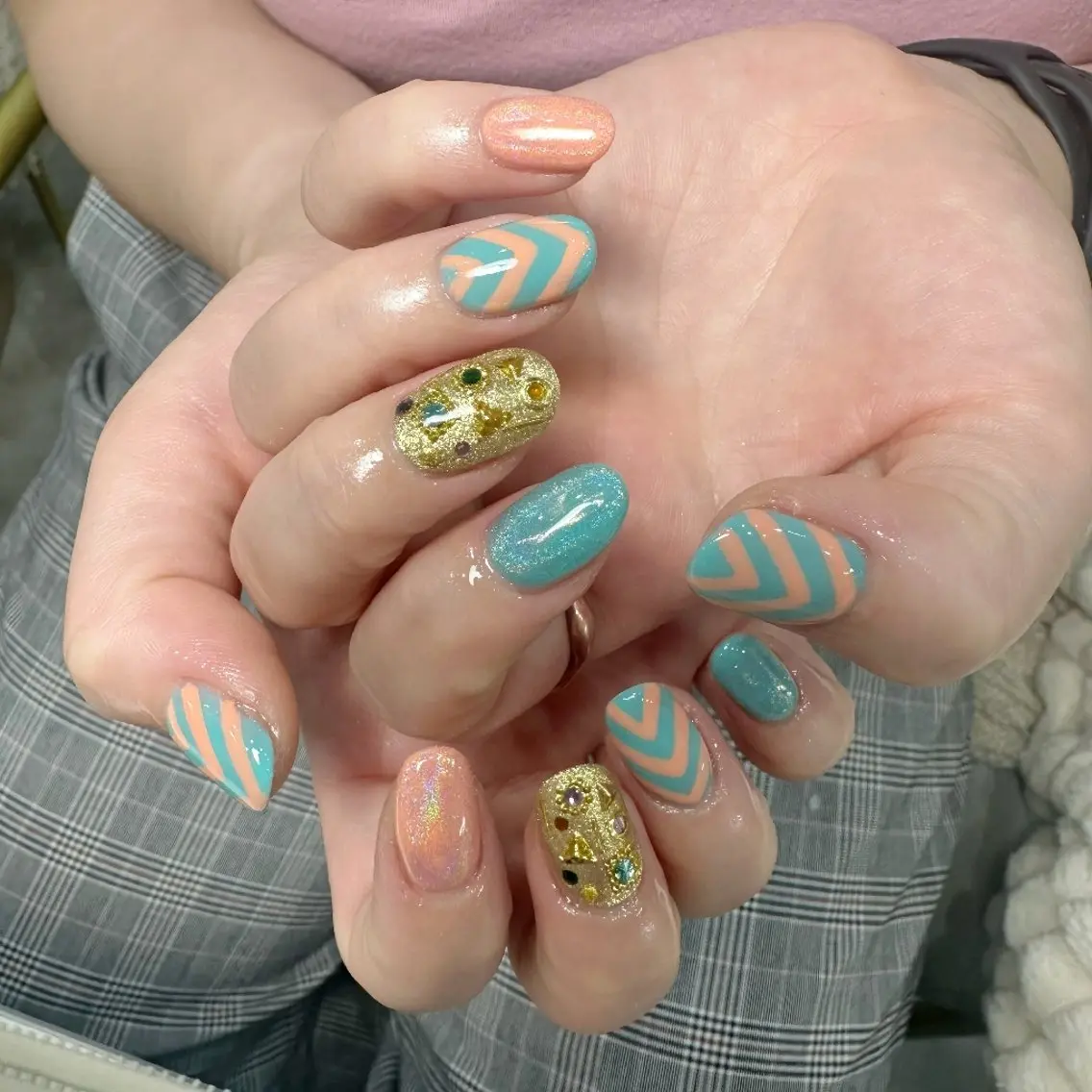 ネイル チークネイル フレンチネイル ジェルネイル ガーリー キラキラネイル ハンドネイル UM Nail Salonのネイルデザイン
